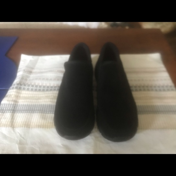 Clearance Sale- Lands’ End sneaker - Picture 2 of 8